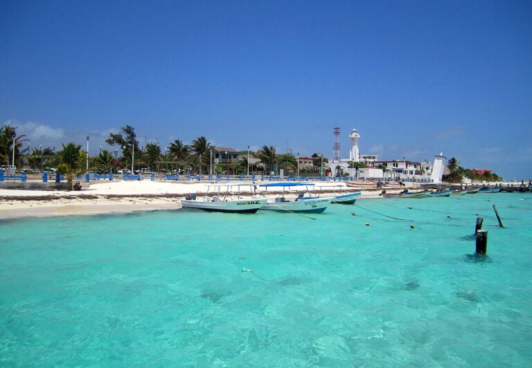 Beach and boats at Puerto Morelos