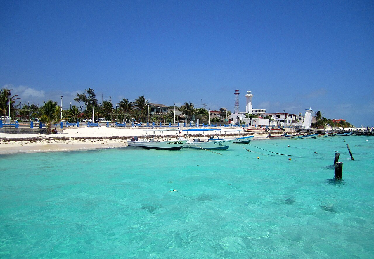 Beach and boats at Puerto Morelos